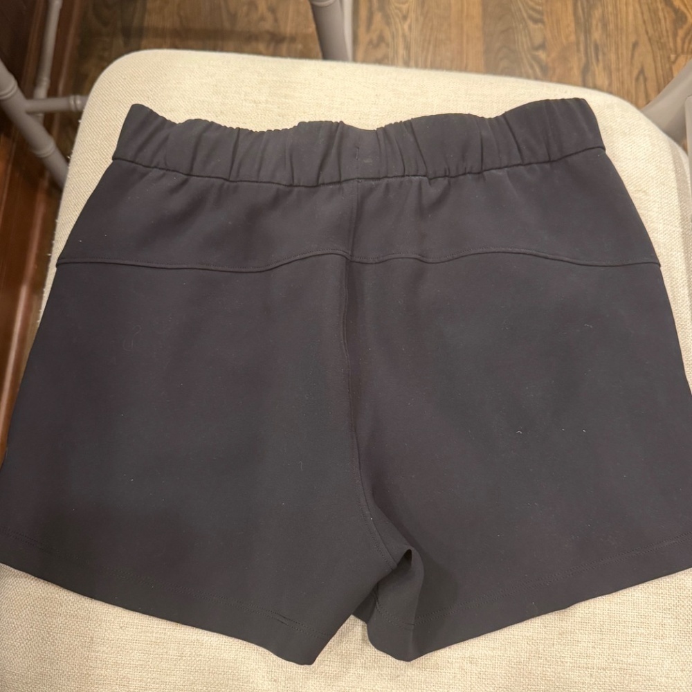 Lululemon On The Fly Short - 2.5" - Sz 6 womens summer bottom workout gym - Picture 3 of 4